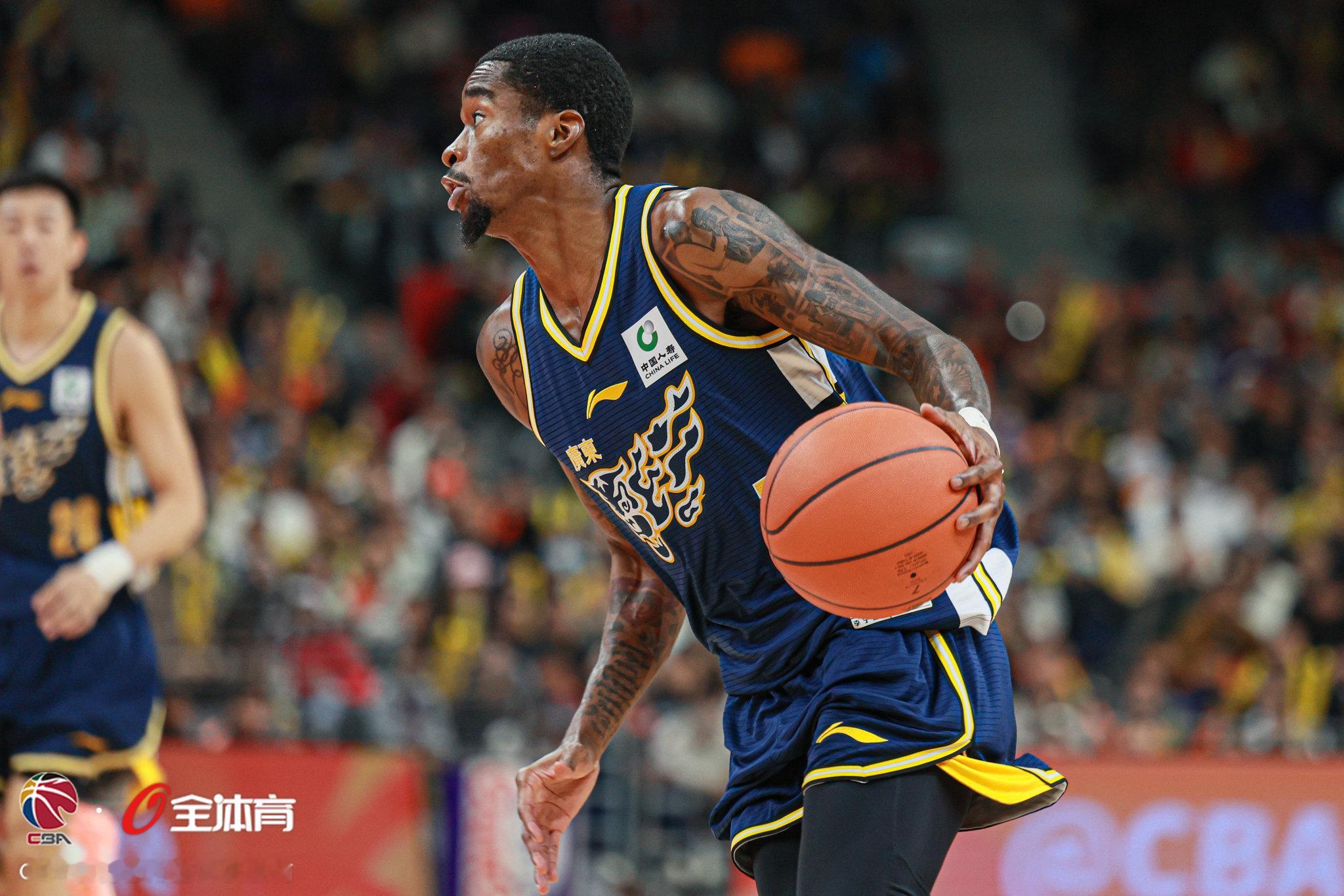 没想到第一场广东赢得这么艰难，他们还好有萨姆纳，但这赛季的护框真是大问题；郭昊文