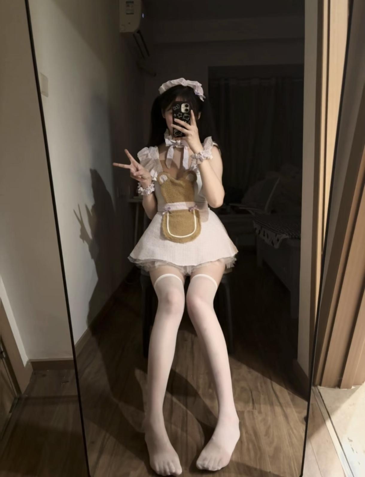 你们喜欢女仆装，还是喜欢穿女仆的我呀！带定位聊本地新鲜事什么年纪的女人漂亮? 有