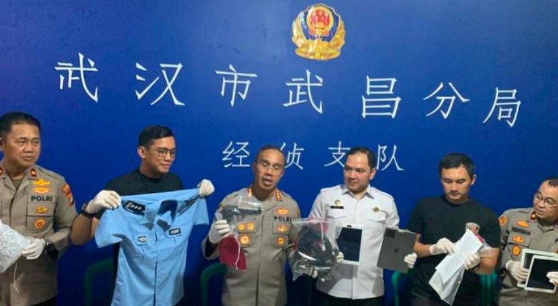 11名中国人在印尼开设“公检法”诈骗被抓近日，印尼警方在雅加达南部展开突袭行动，