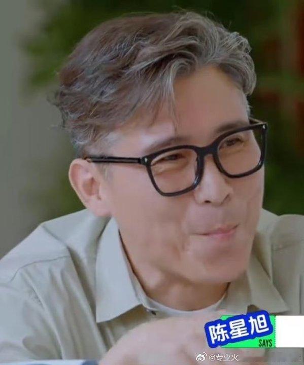 李乃文又拉长人中了李乃文拉长人中太可爱啦！这不经意的举动尽显真性情，打破演员的距