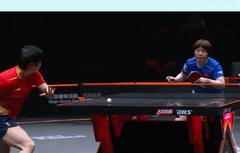 正手扑救大角度是孙颖莎的短板，别到孙颖莎的那个球在这里！
   孙颖莎回应受伤时