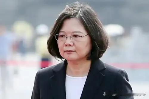 在中美会晤之际，岛内蔡英文却是说出一句很罕见的话
 
蔡英文表示：台湾在印太地区