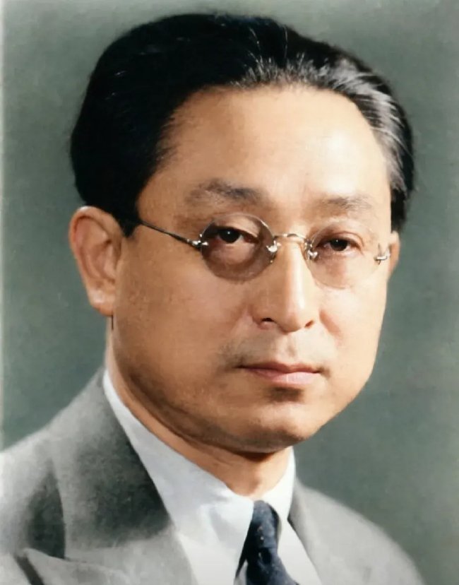 曾参与创建中国共产党，后来退党，晚年始终懊悔当年退党之举，认定这是自己一辈子最大