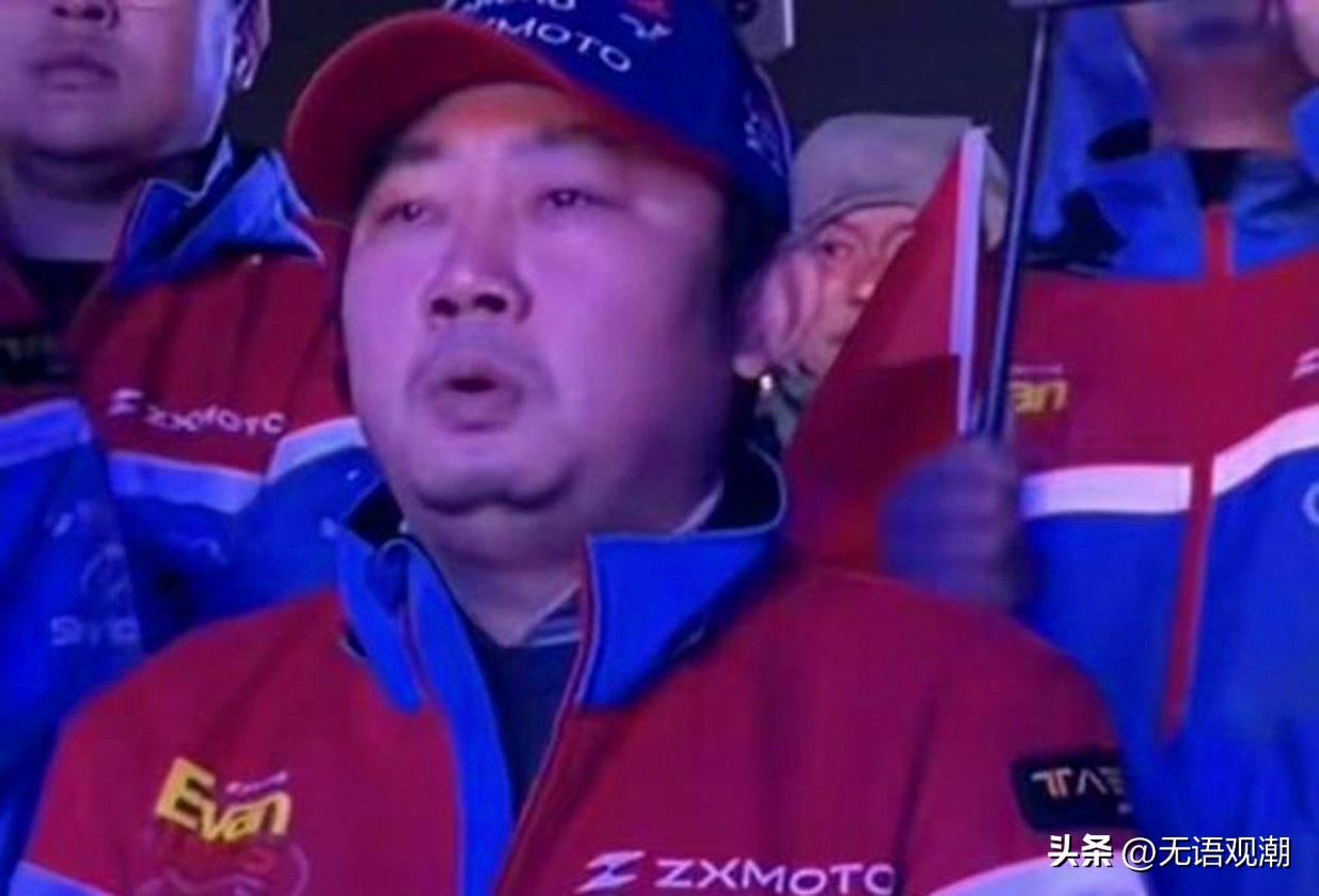 【没人能单枪匹马成功，看张雪背后的一群人】
 
很多人羡慕张雪机车如今的风光：W