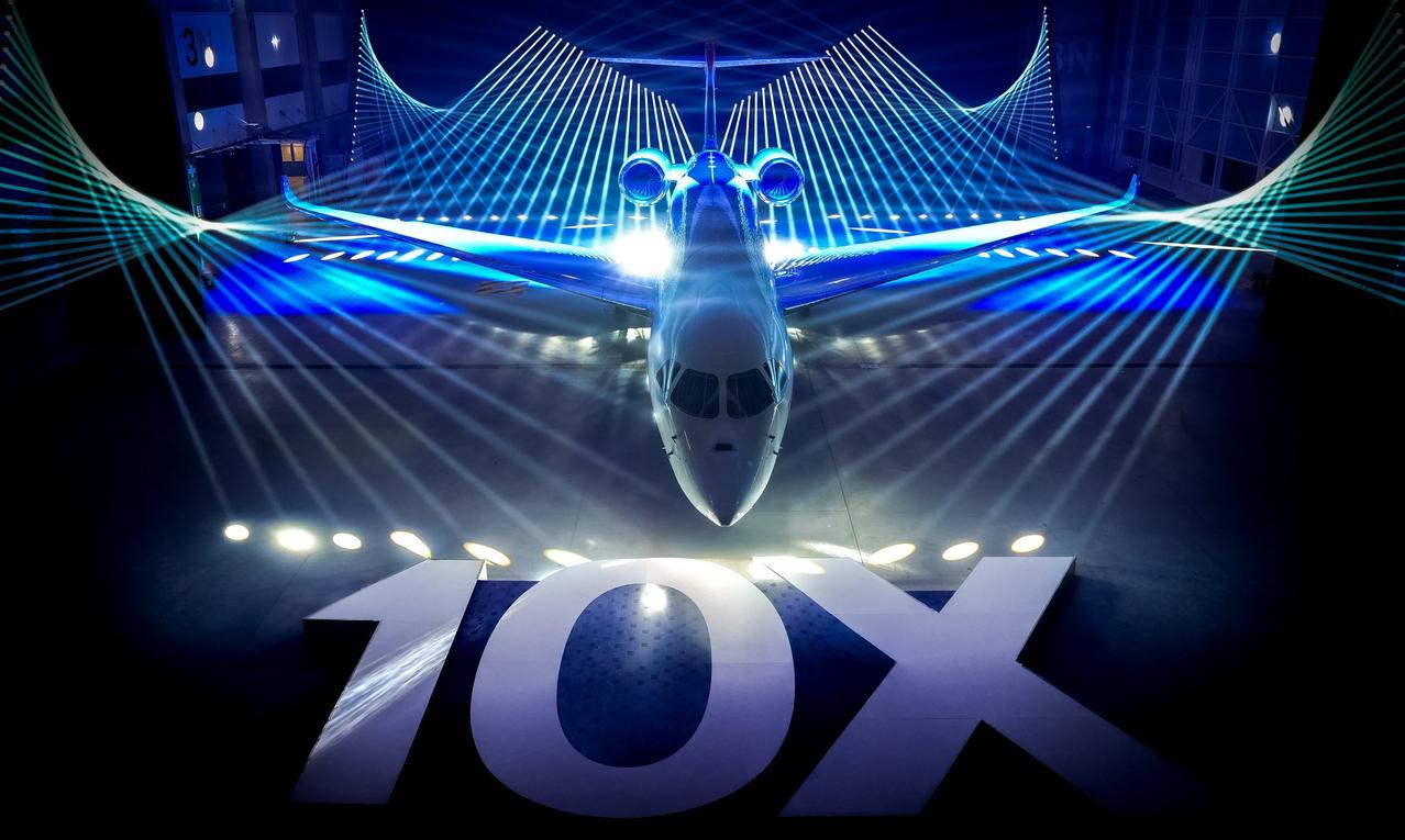 近日，法国达索航空在梅里尼亚克工厂举行发布会，推出其最新远程公务机“猎鹰”10X