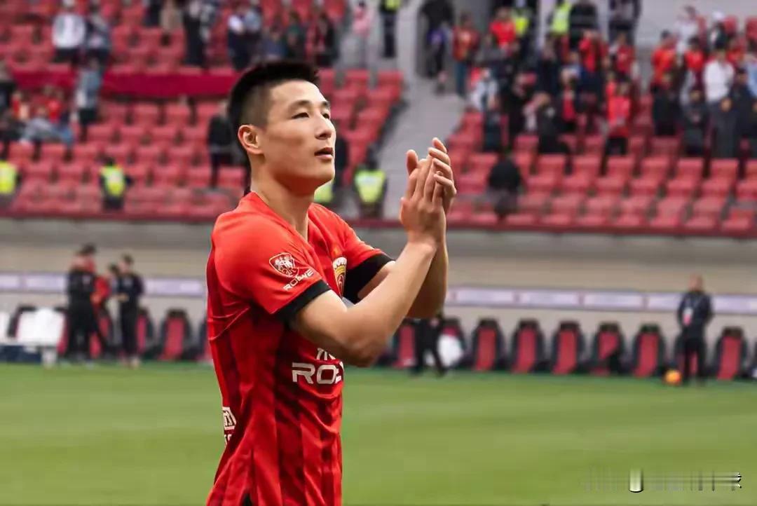 绝了！上海海港VS南通支云首发出炉，让人产生三大感慨：
1. 海港后防是轮换吗？