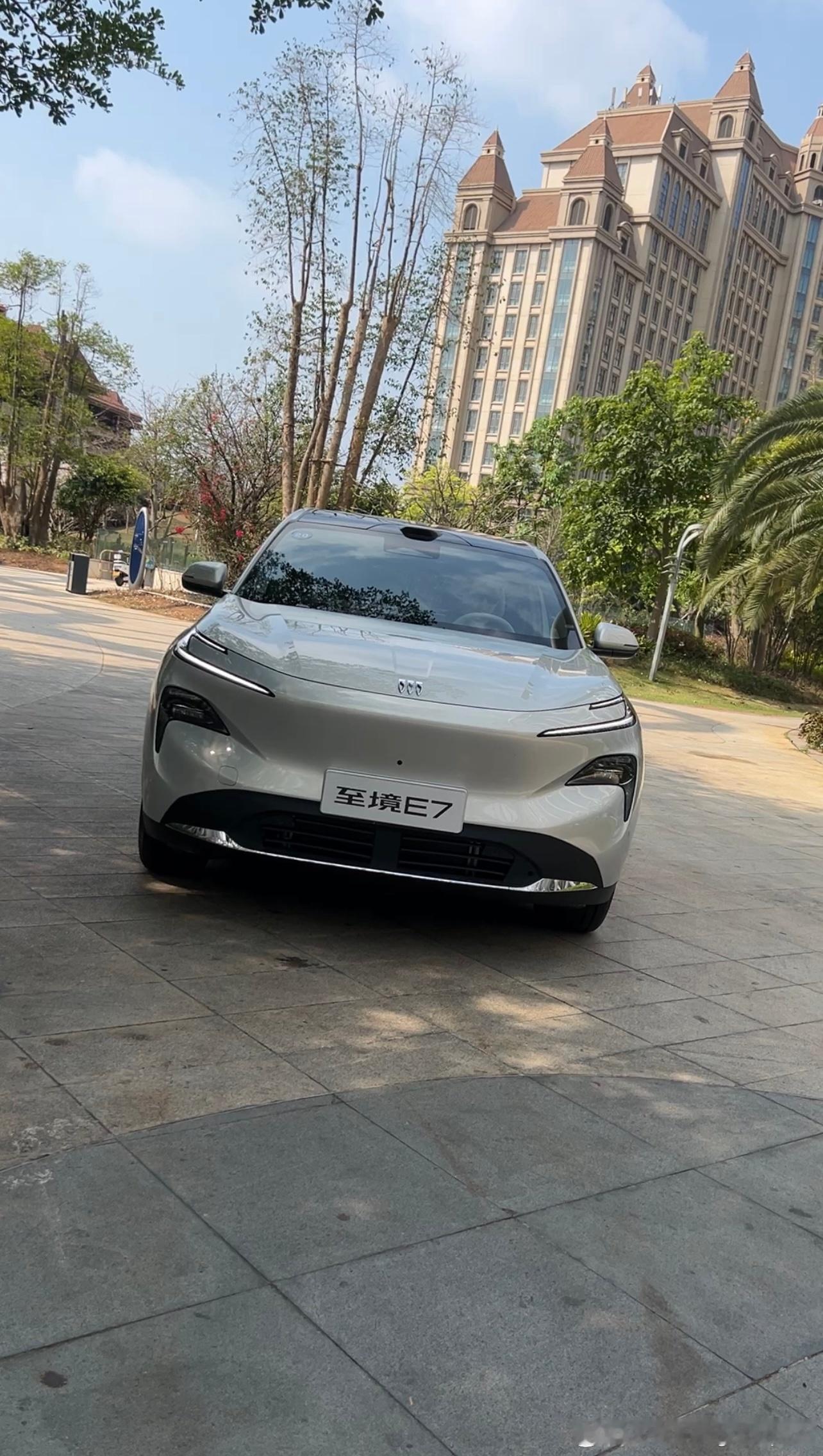 一直惦记着的车今天上市了。别克至境E7置换权益价15.49万元起，一共三款车。说