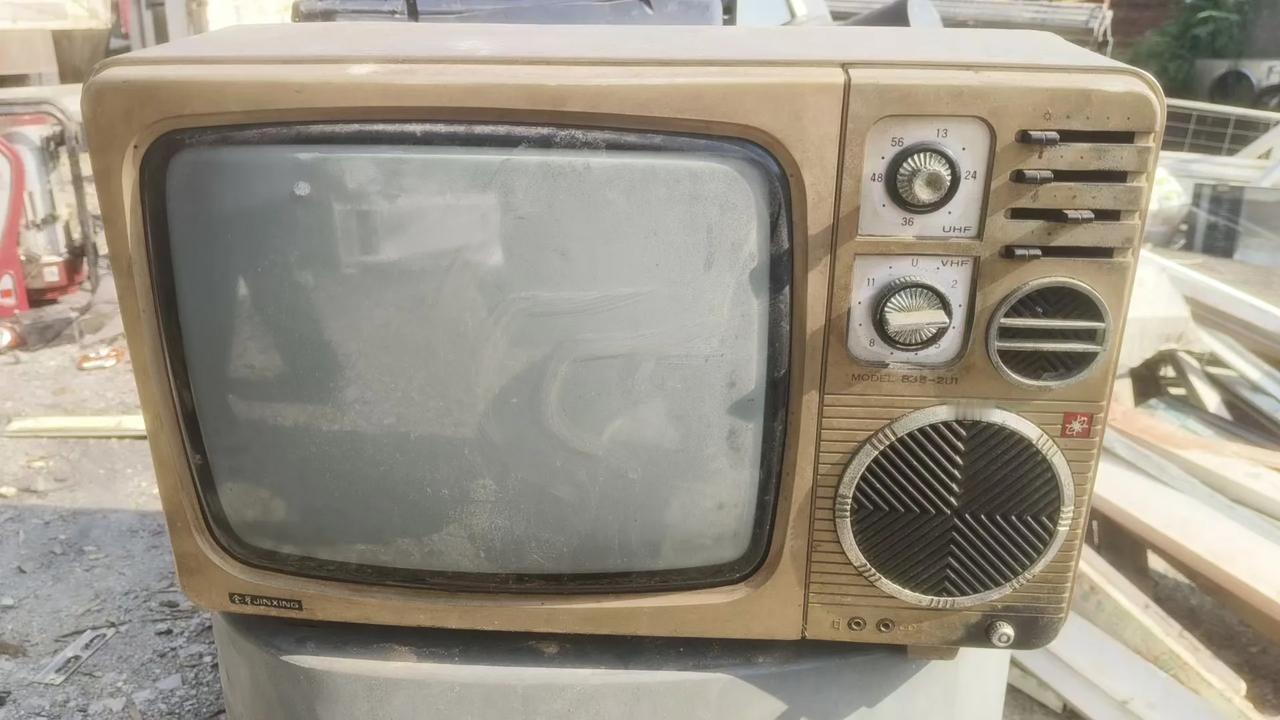 家里有一部类似于这样的老古董，我清楚记得，95年那会，爸爸花八十块钱，买的一个有