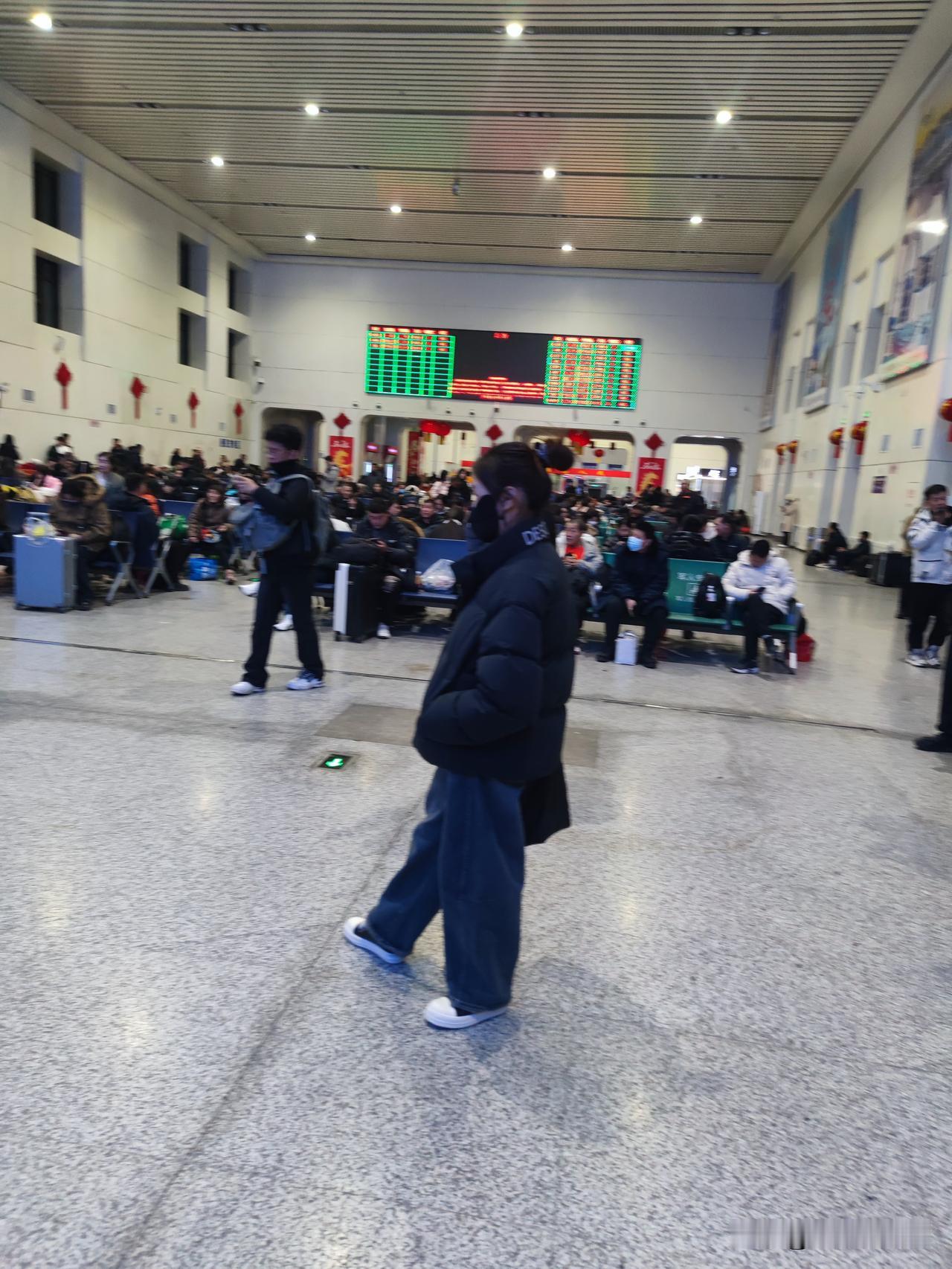 分享一张你手机里最近拍的风景照锦州站，在锦州人眼里永不没落，网上有不少声音一直唱