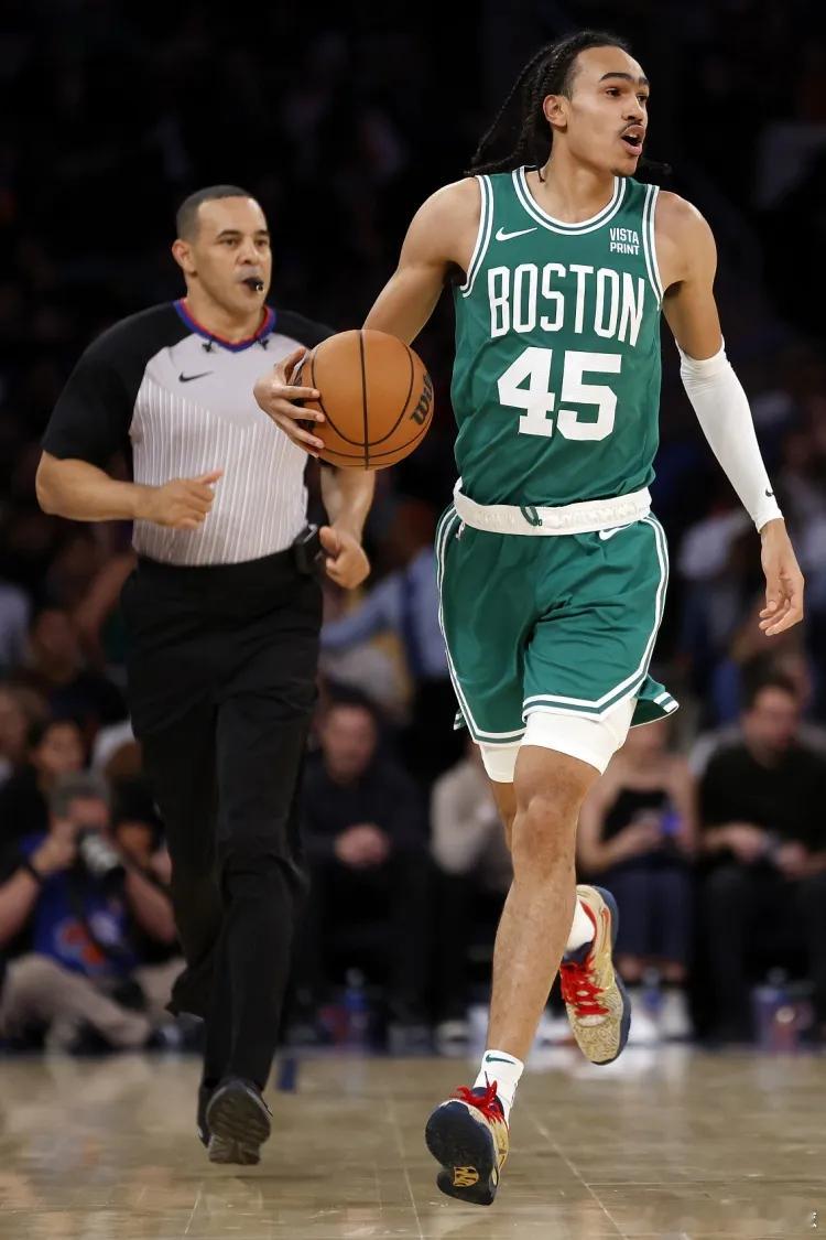 班顿在NBA根本不投三分，在NCAA打了2年，一共进了20个三分，三分命中率23