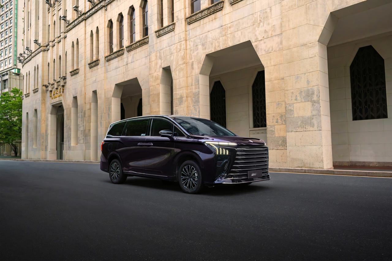 车内是家，车外是风景。星海V9以越级空间设计，让长途也轻松自在。五星安全加持，呵