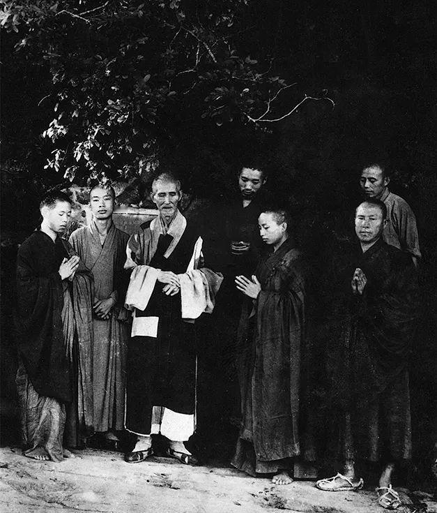 1840年，一个男婴在泉州降生，家里姓萧，父亲是当地小有名气的官员。谁也没想到，