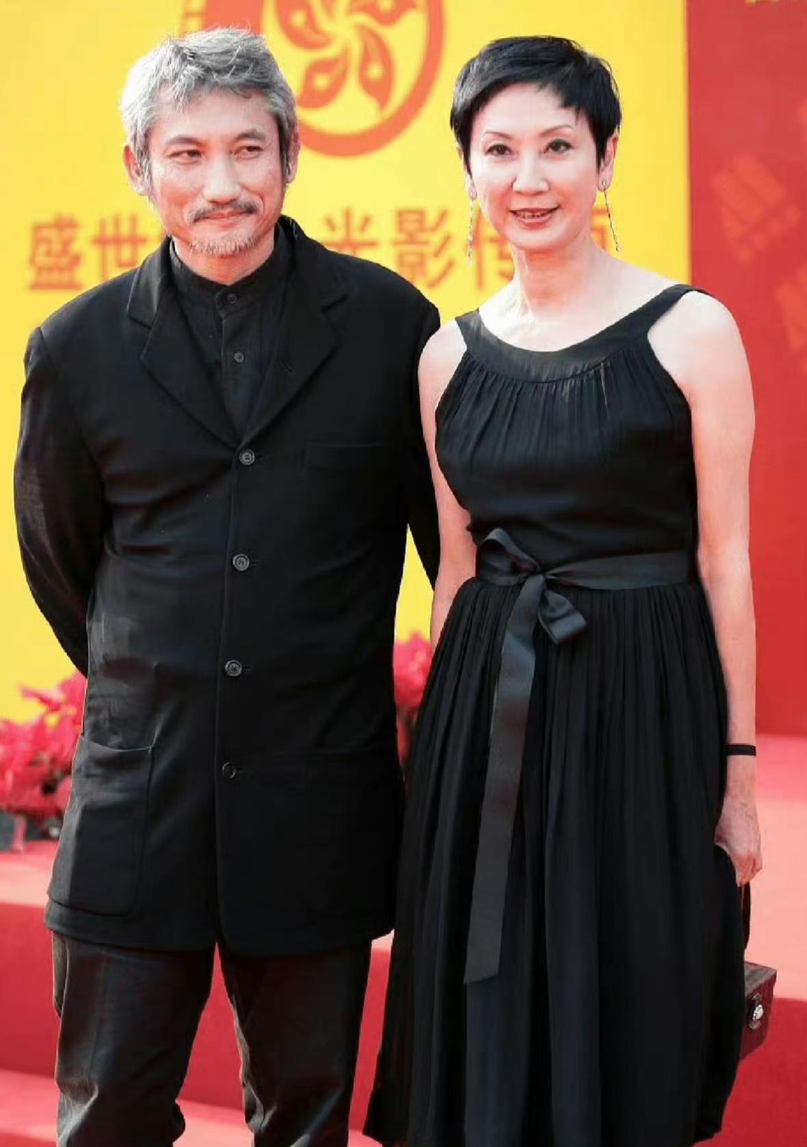 徐克身后的女人施南生去世了！这是香港电影圈的损失！
那个和徐克称为“神雕侠侣”的