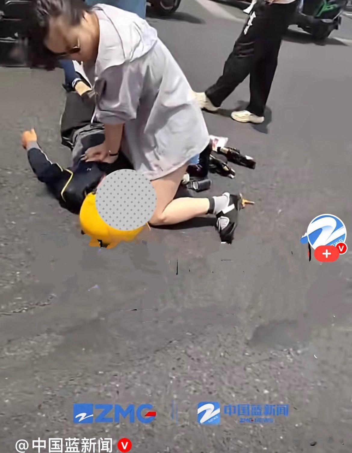 杭州这位外卖小哥太幸运了，遇到了护士也就罢了，还遇到了心内科护士……
     