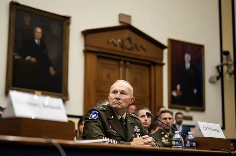 获悉自己被火线免职后，美陆军参谋长留下一句话，现场鸦雀无声！

美国哥伦比亚广播