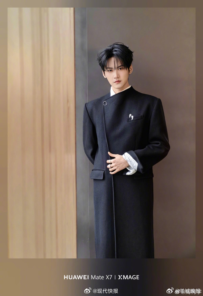 【#陈妍希周柯宇同晒对方拍的照片#】#陈妍希周柯宇又发糖了微博之夜##张艺凡卢昱