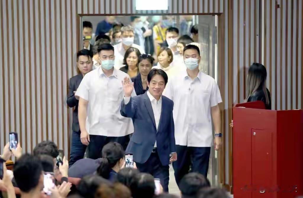日菲两国领导人会面时签下秘密协议，企图通过两国联手的方式，非法侵占我国台湾地区的