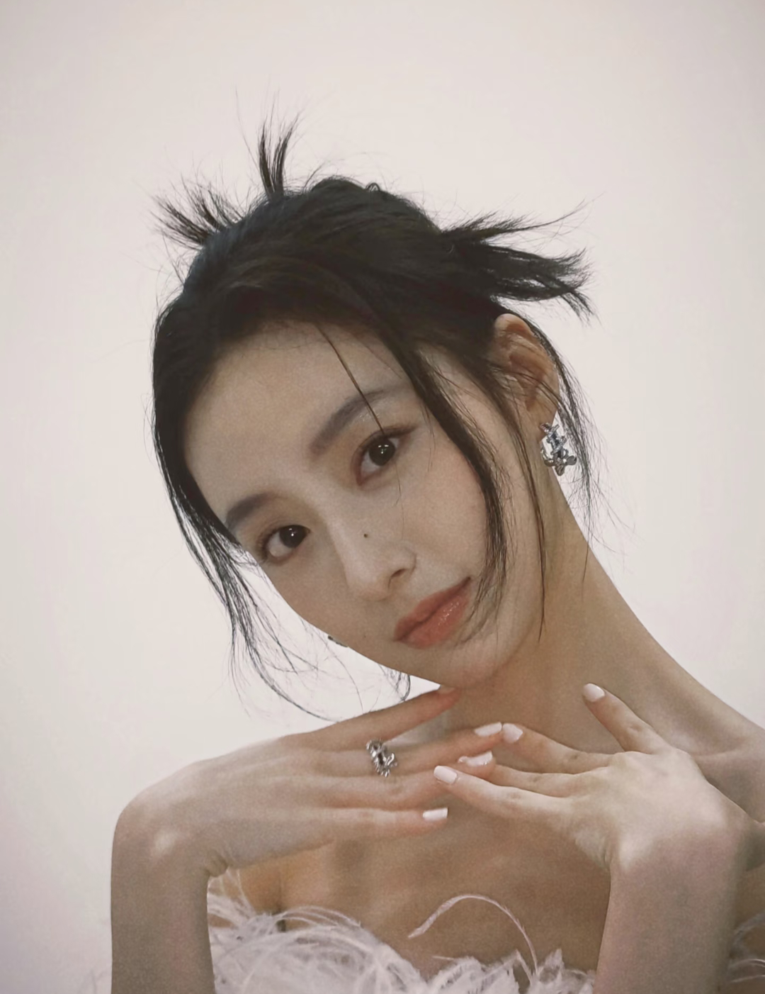 好想回到那个时候💧居然3年了…一点也没变胡连馨