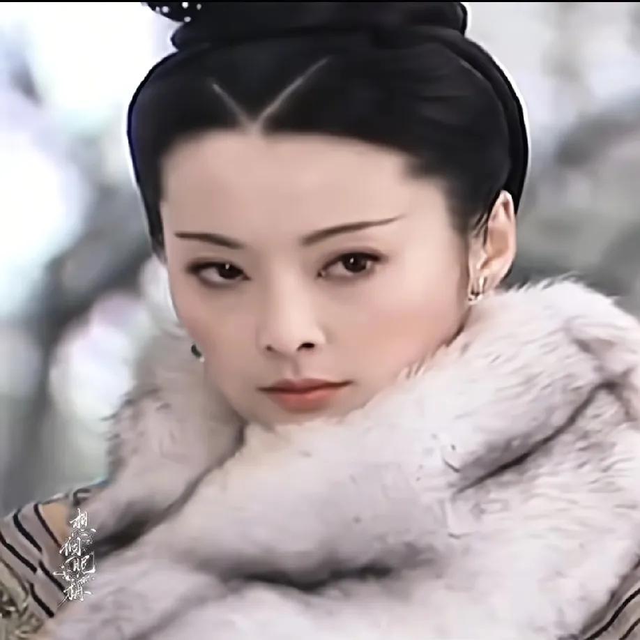 袁立长相可现代可古典，演技更是千人千面！杜小月的灵动、欧阳兰兰的悲情、慈禧的霸气