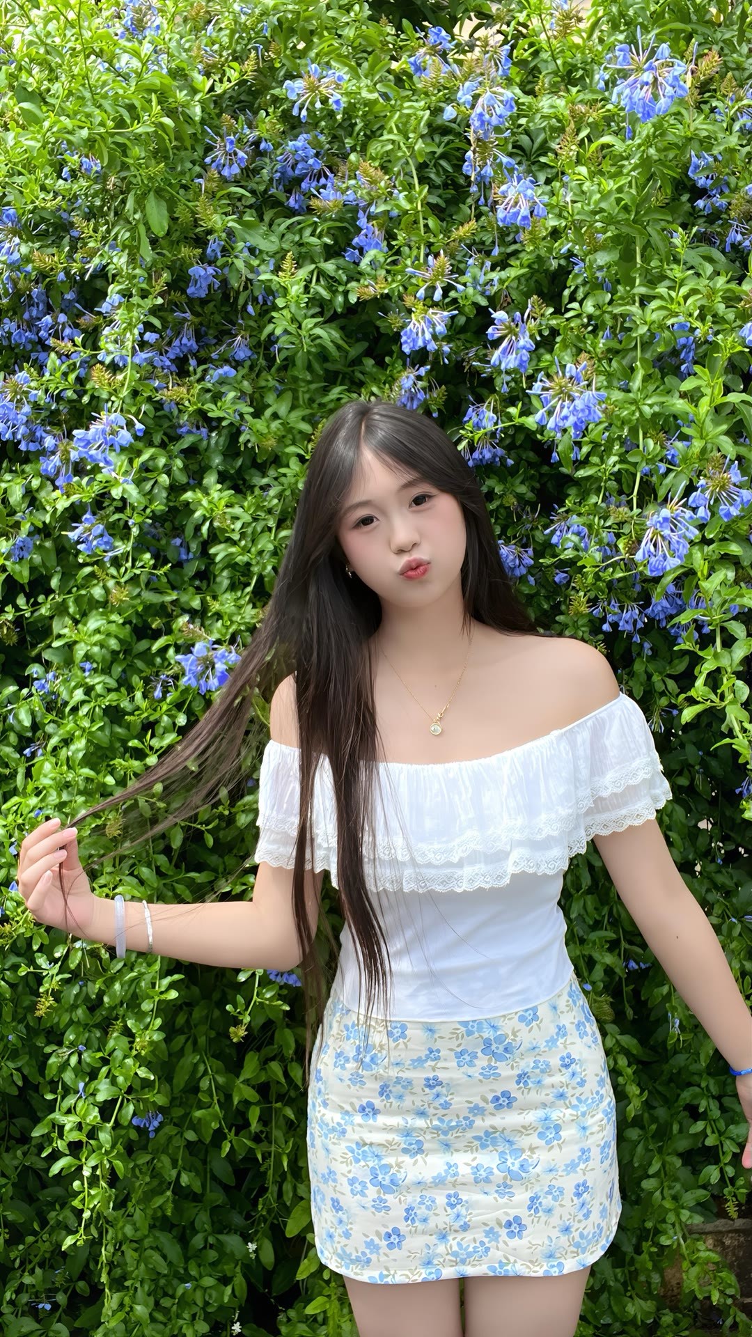 你温柔的长发 在风中划过嘴角甜妹