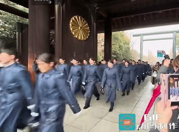 日本又在作死

组织防务大学的学生去参拜晋国深厕

看看这些衣着统一的日本防务学