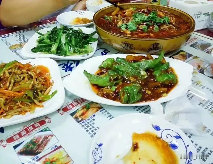今天儿子高考，为娘我一宿没睡，早上7.30起床给孩子做早饭，煮了两个冰糖荷包蛋，