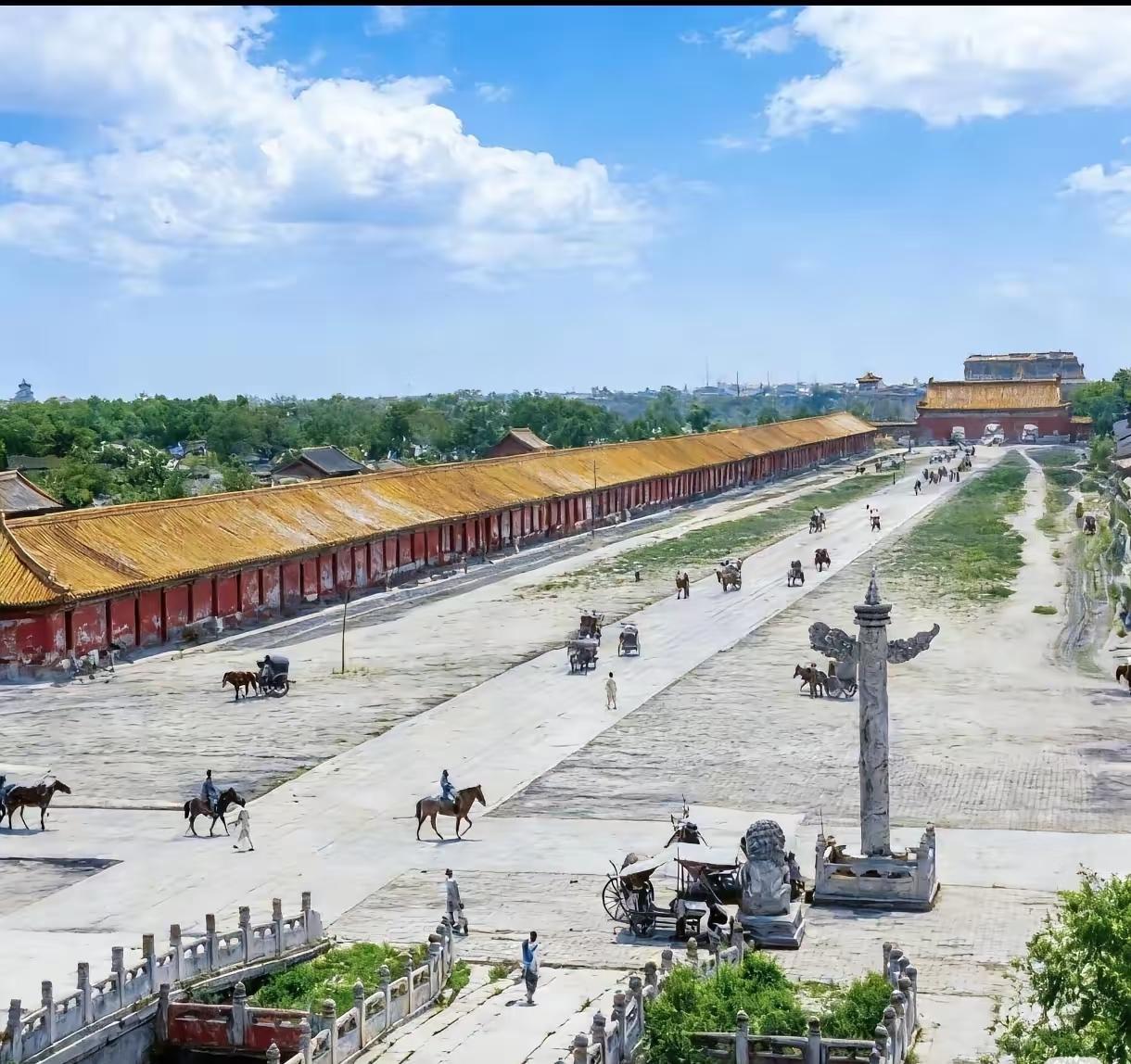 从乾隆年间绘制的这张《平定回部图》（局部）就能看到从大清门至天安门之间，两侧的千