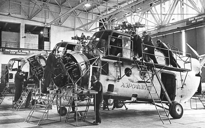 Mi-4 overhaul
米-4（直五的大哥）大修。