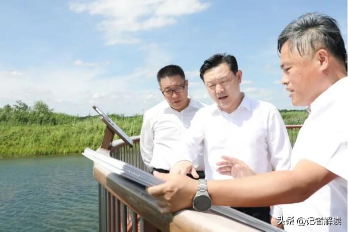 7月15日，常州市委书记李佰平专题调研太湖综合治理工作。李佰平乘船沿湖察看水质藻