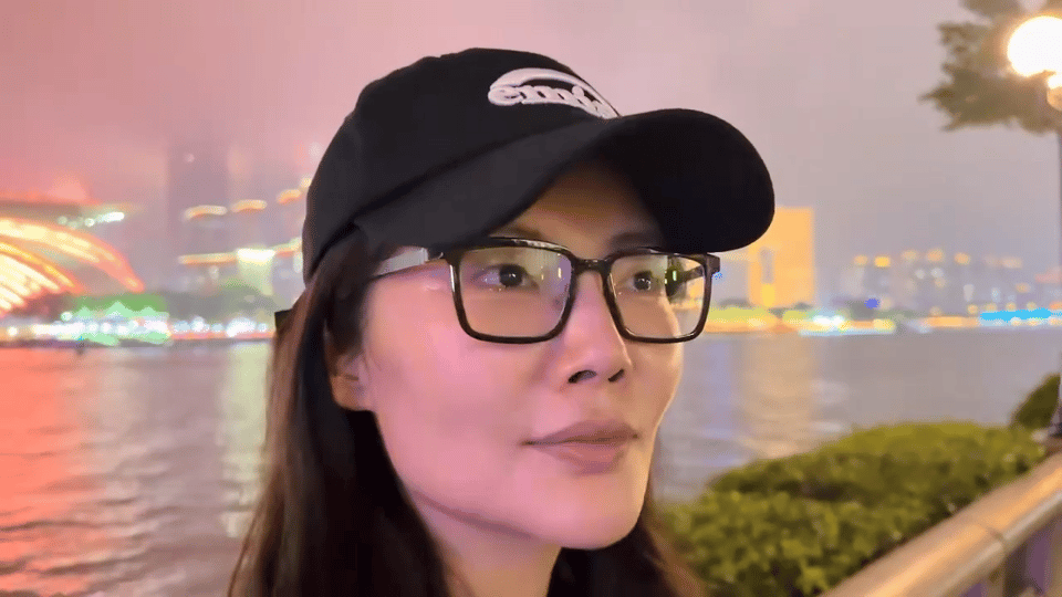 徐冬冬回应和尹子维吵架哭了徐冬冬说我在和我自己吵架 粗心的徐冬冬因为没带身份证破