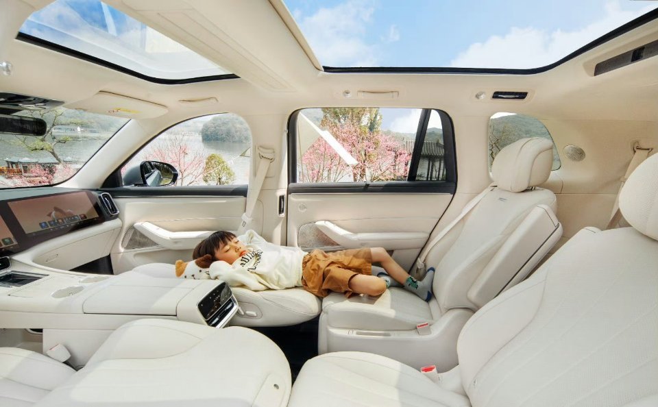 智能化的车子做的真的是越来越靠谱了呀，所以能够看到了这款车子的交付量的确是挺高。