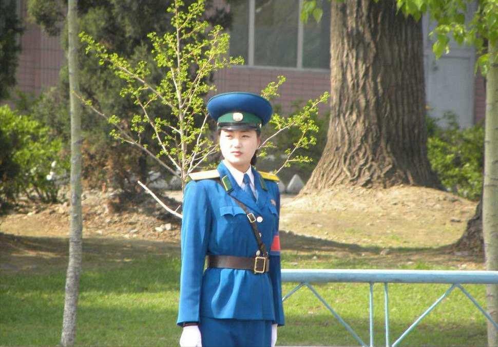 去朝鲜之前，我脑补的画面是黑灰色调、表情木讷、物资匮乏。回来之后，我逢人就说一句