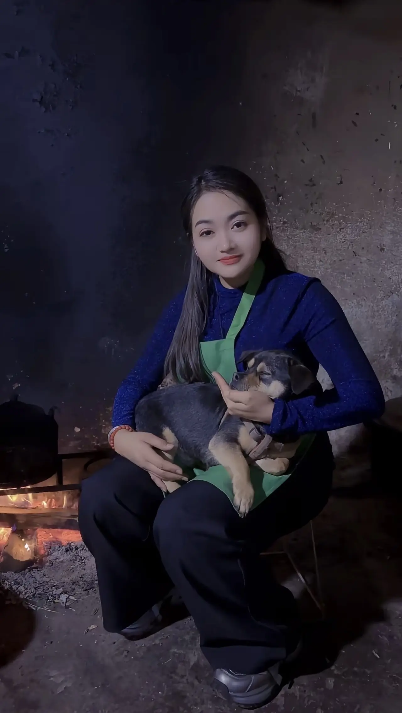 路还是那条路，家还是那个家，但你我已历尽沧桑。小时候拼命想逃离的地方...