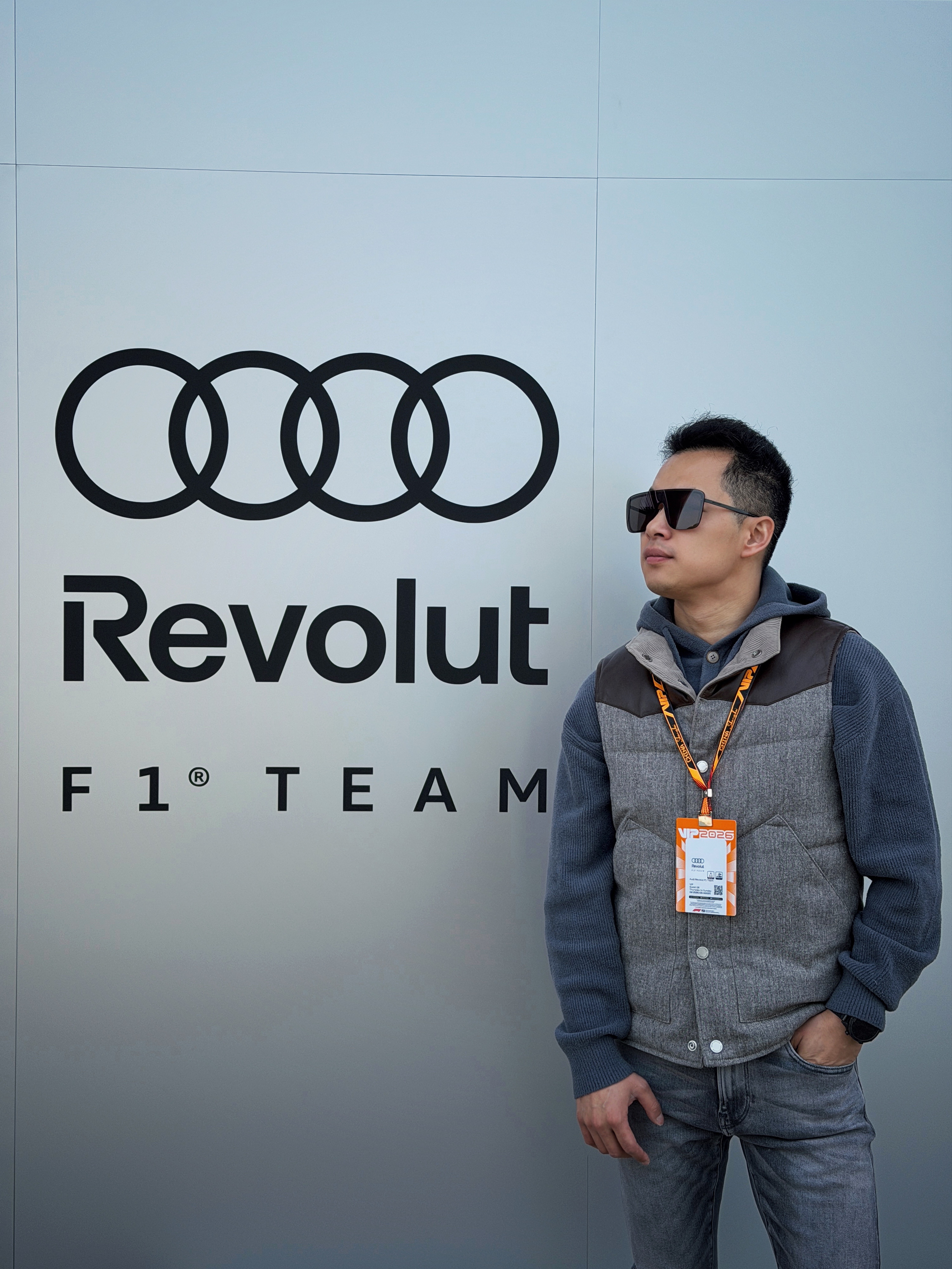 赛车最酷的收获就是能见到各种强人，和他们交流共事，向他们学习真的是莫大的财富。今