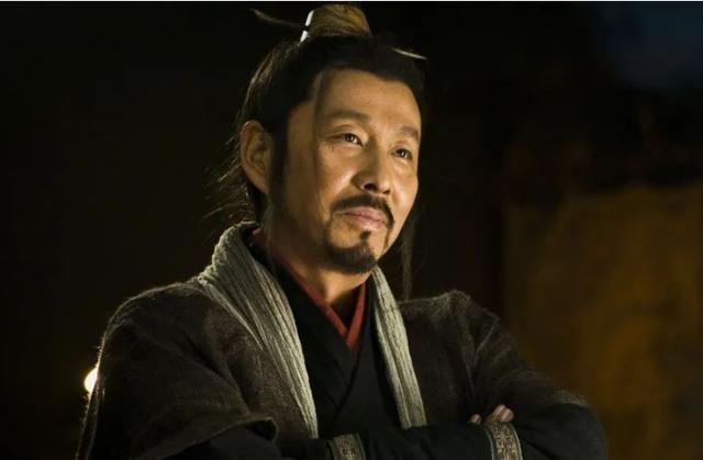 楚汉争霸期间，老将们向刘邦告状，说陈平卖官收钱，刘邦气愤的找来魏无知，拍着桌子骂