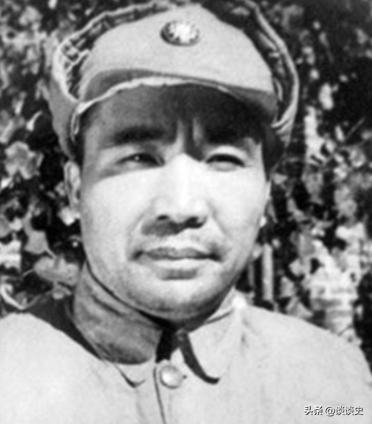 1935年，王耀武得知部下俘虏获一名红军师长，赶忙前去审讯，可见到对方模样时，当