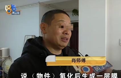 浙江，一男子奶奶临终前，悄悄告诉他，家里宅基地下埋着2坛子银元，少说也能值个60