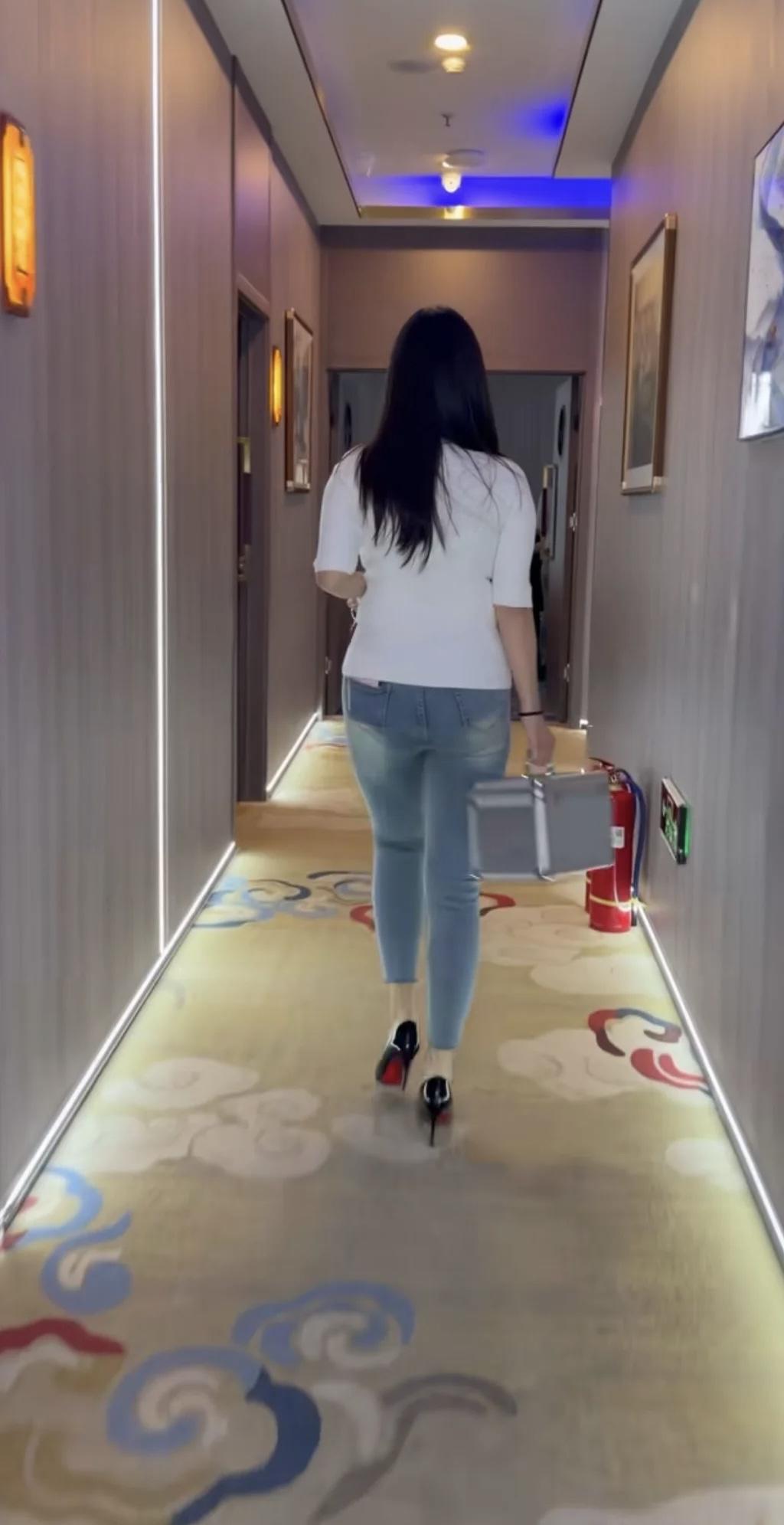 技师下钟了
