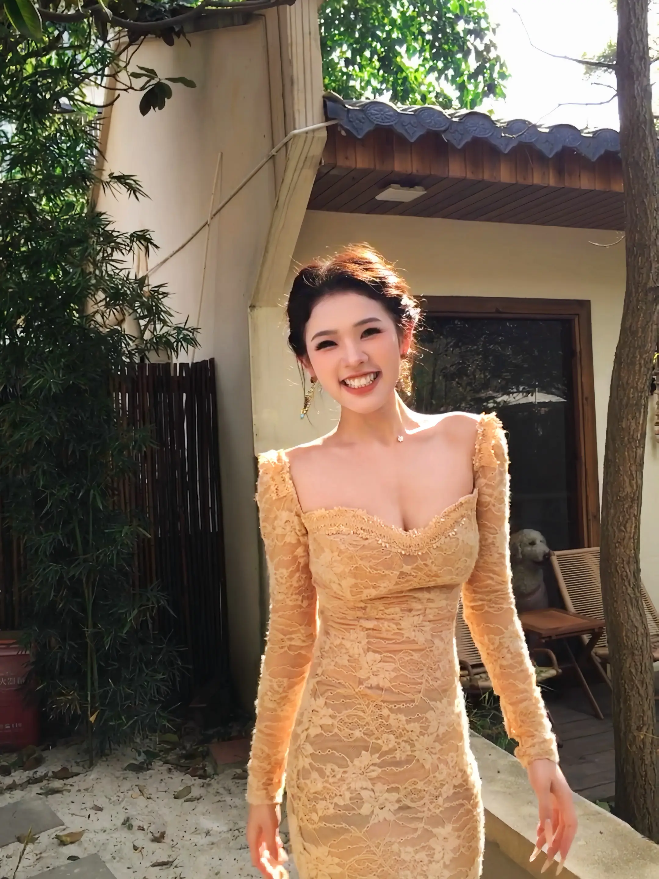 希望我们去看更广阔的世界，而不是在鸡毛蒜皮的小事中脱不了身