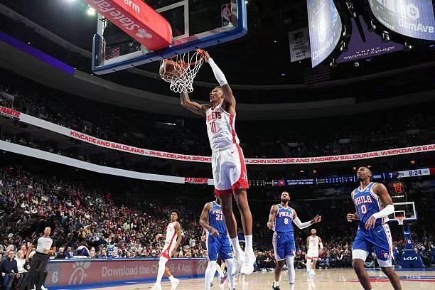 小贾巴里-史密斯显然就是火箭最鸡肋的球员了。这几个赛季简直是没有任何的进步，各方