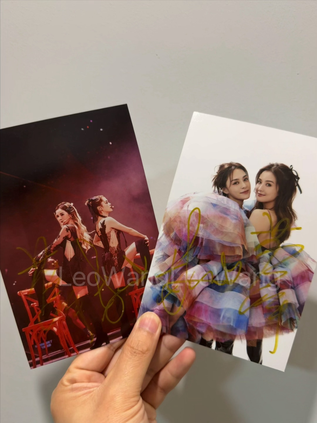 新到签名物料twins组合2026年12月成都娱乐帮粉丝嘉年华有机会释出哦。 成
