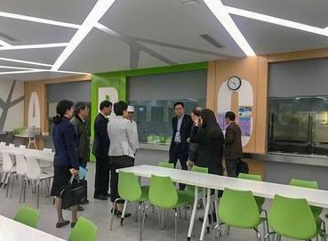 上海绿捷供餐发臭！
200多所学校孩子遭殃？


师生同餐这个办法确实不错。
校