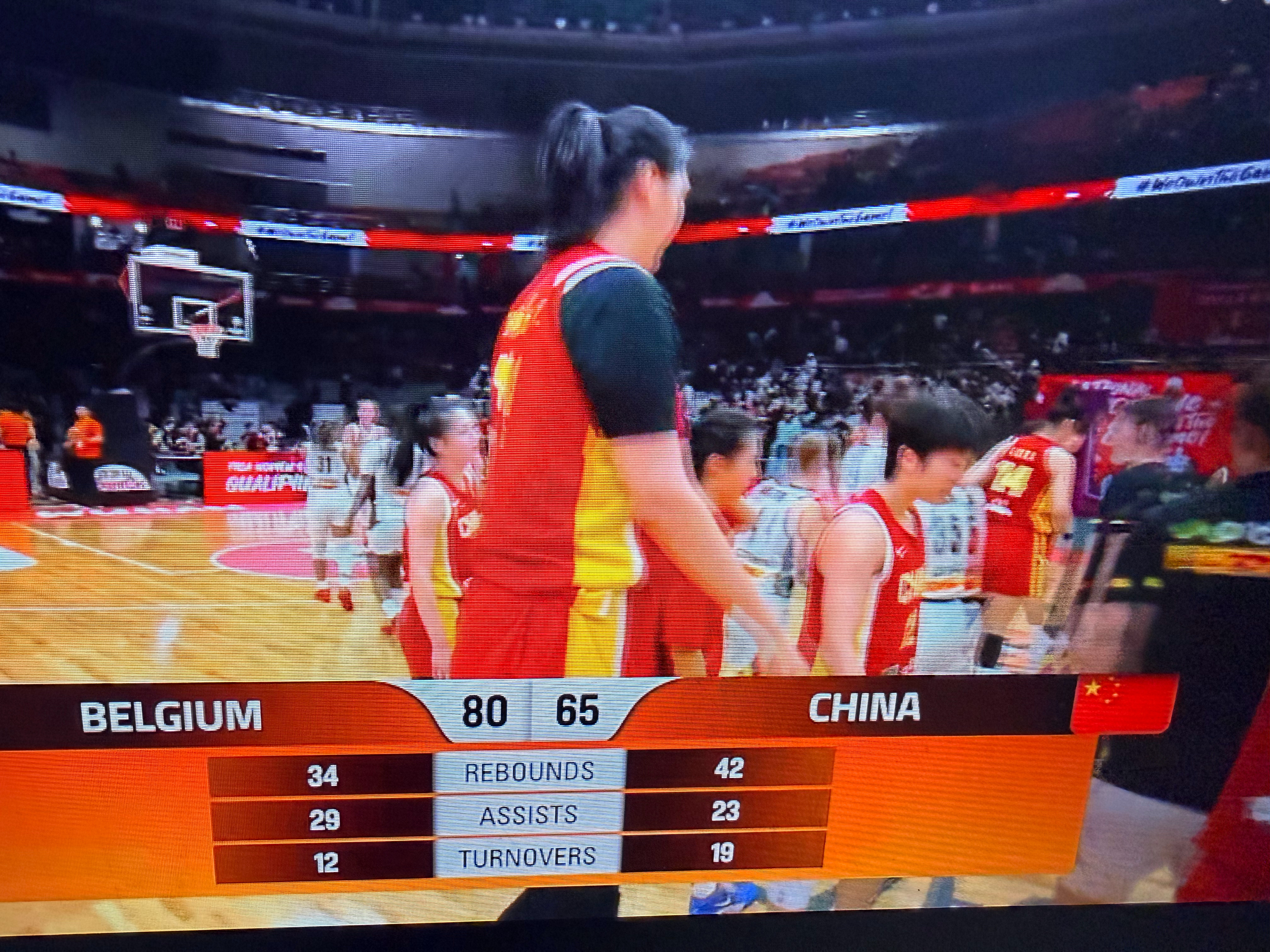 20分11篮板5失误，中国女篮唯一一个得分上双的球员，张子宇在和比利时的女篮，证