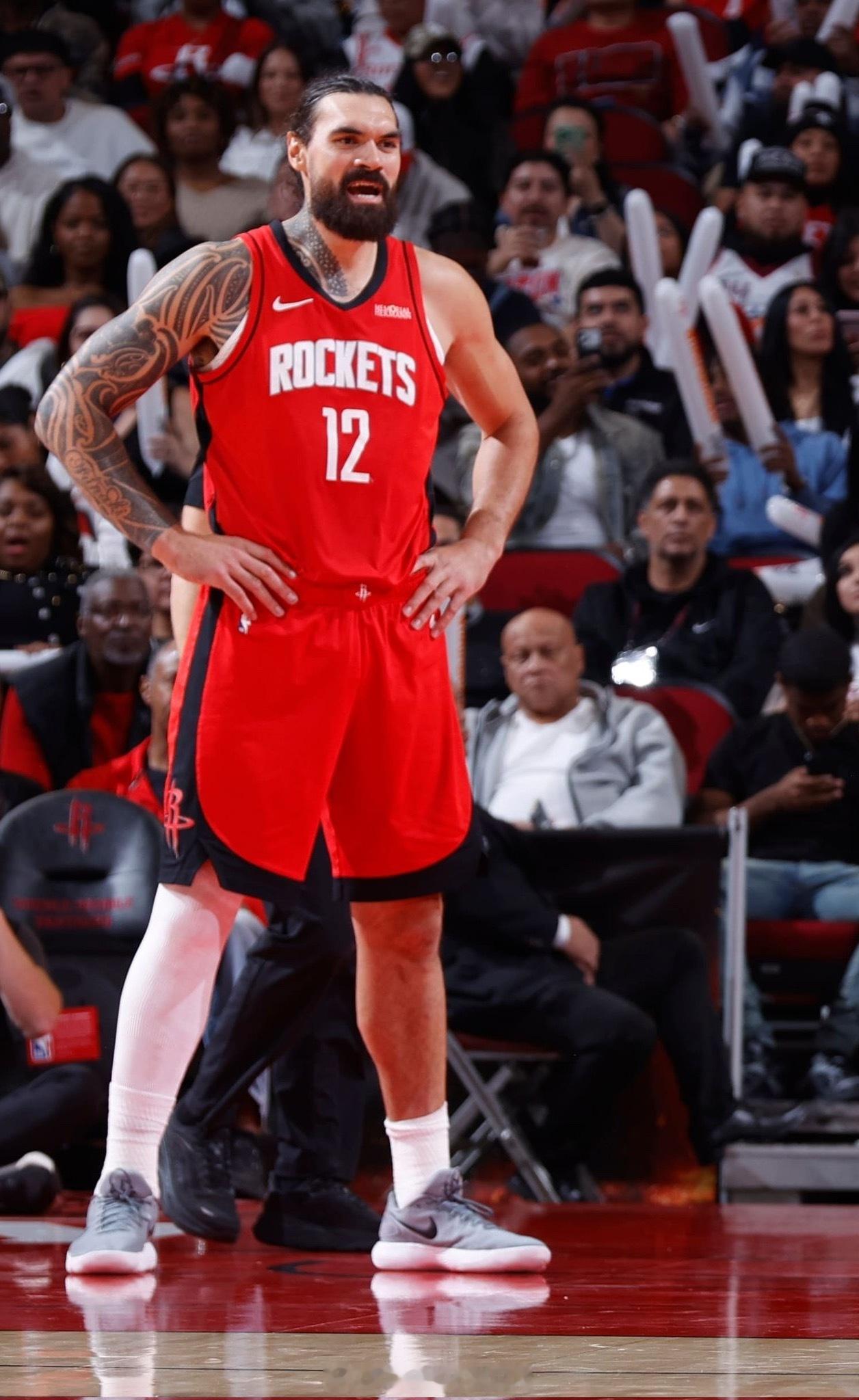 乌度卡当被问到对手在内线得分更多、是否在这种夜晚特别想念时：“这是其中一部分原因