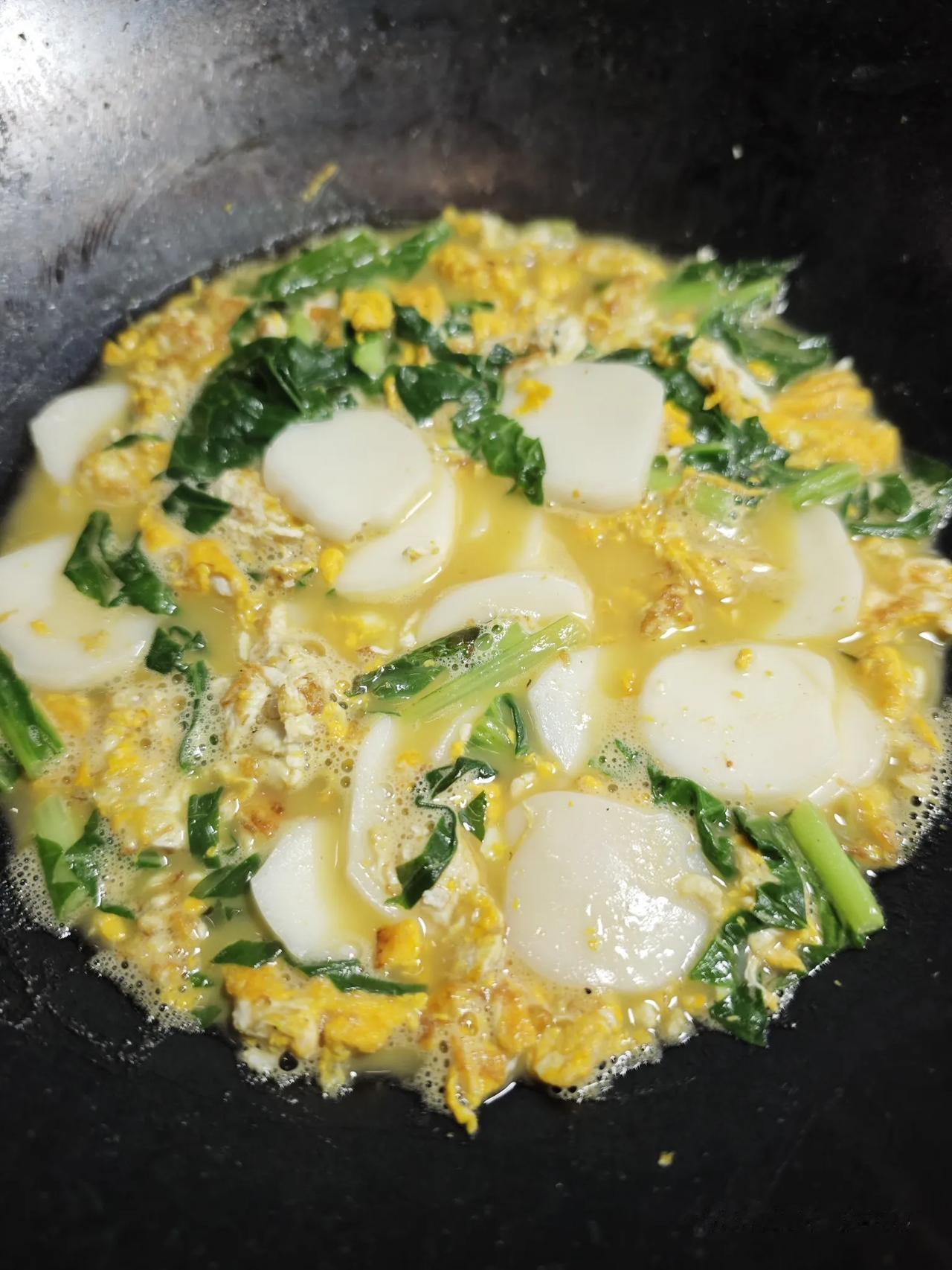 星期一的早上给小西娃子做的早餐，鸡蛋青菜煮年糕，一道简单营养又好吃美味，非常适合