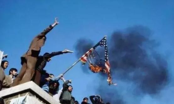 美国打阿富汗打了20年，死了2000多人，消耗了2万多亿美元，现在美国对伊朗的战