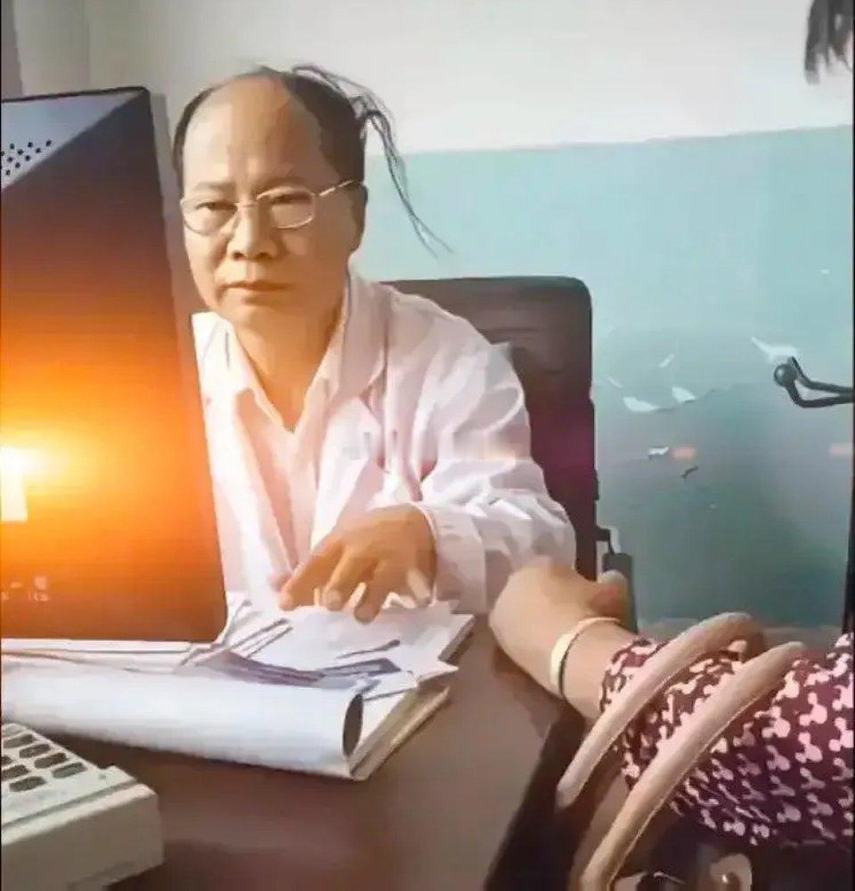 看病医生怎么感觉在哪里见过，这么眼熟呢？ ​​​