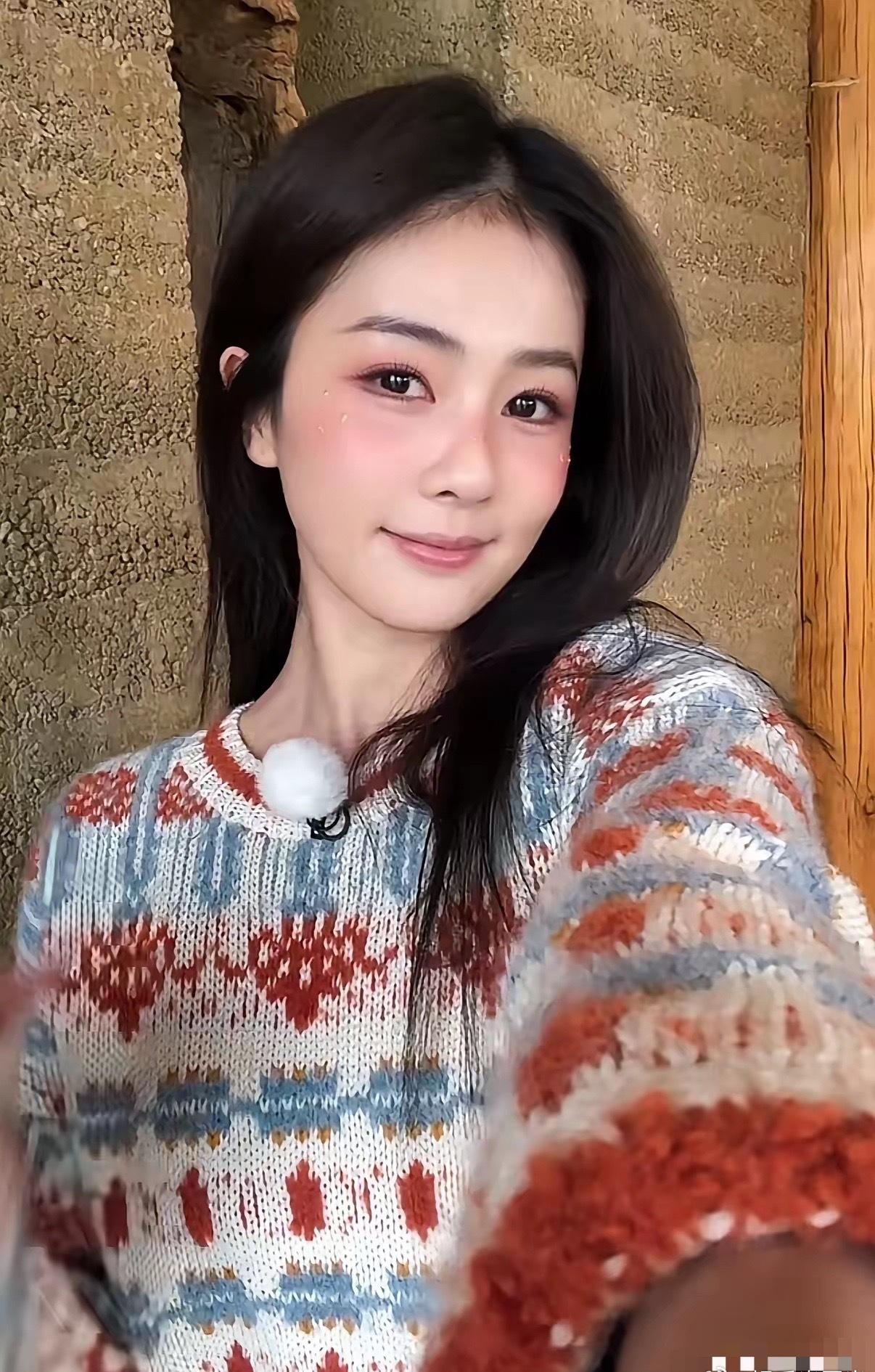 白鹿最终还是顶不住舆论压力，取消了泰国见面会！
​说实在的，这就是一趟浑水，她应