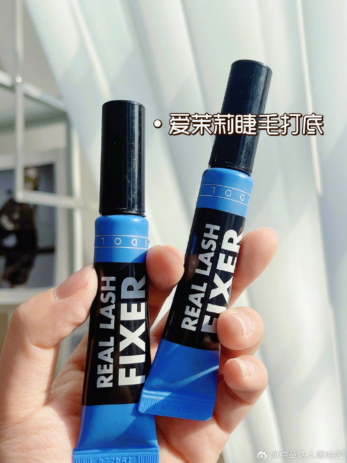 好用不贵的睫毛打底膏膏体炭黑色 虽说是打底，但可直接当睫毛膏用自然纤长 伪素颜妥