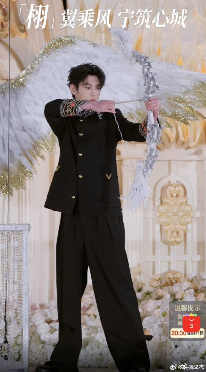 田栩宁直播好像婚礼现场田栩宁直播出场方式 田栩宁直播好像婚礼现场，主持人也像司仪